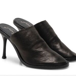 Elegant Free People Black Leather Mules